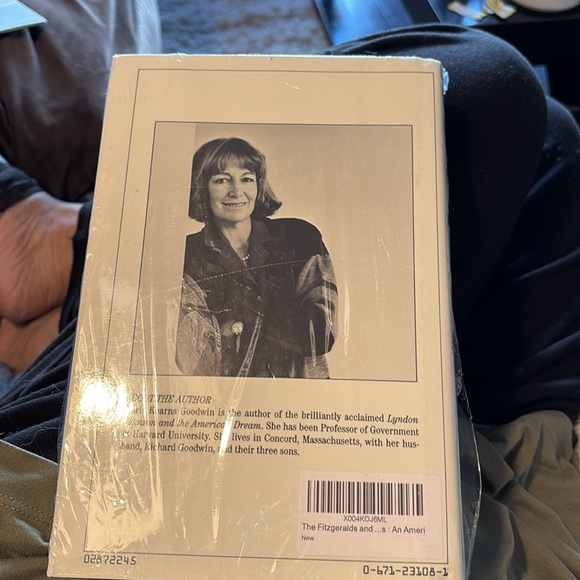 NWT The Fitzgeralds and the Kennedys Book by Doris Kearns - Picture 4 of 5